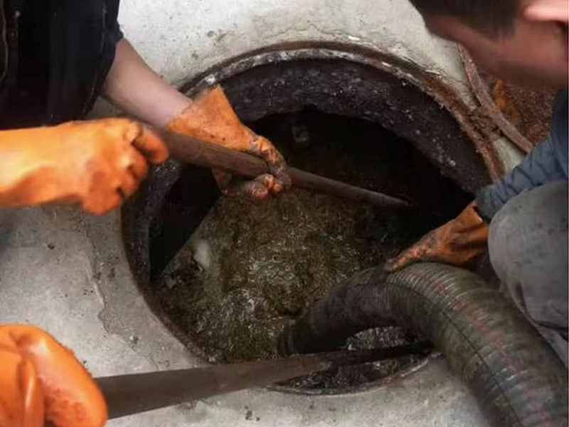 龙胜清理化粪池时如何避免沼气的危害?